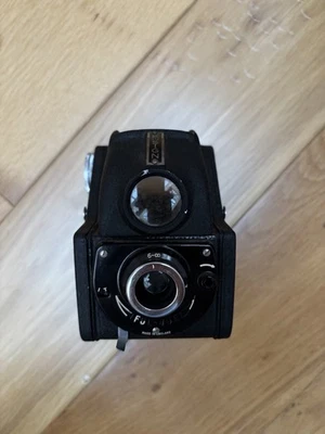 VINTAGE FUL-VUE BOX CAMERA - 1950s - Image 1 of 4