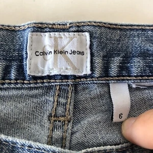 Calvin Klein Jeans Size 28/6 Womens Straight Leg Cuffed Blue Denim Capri - Picture 1 of 10