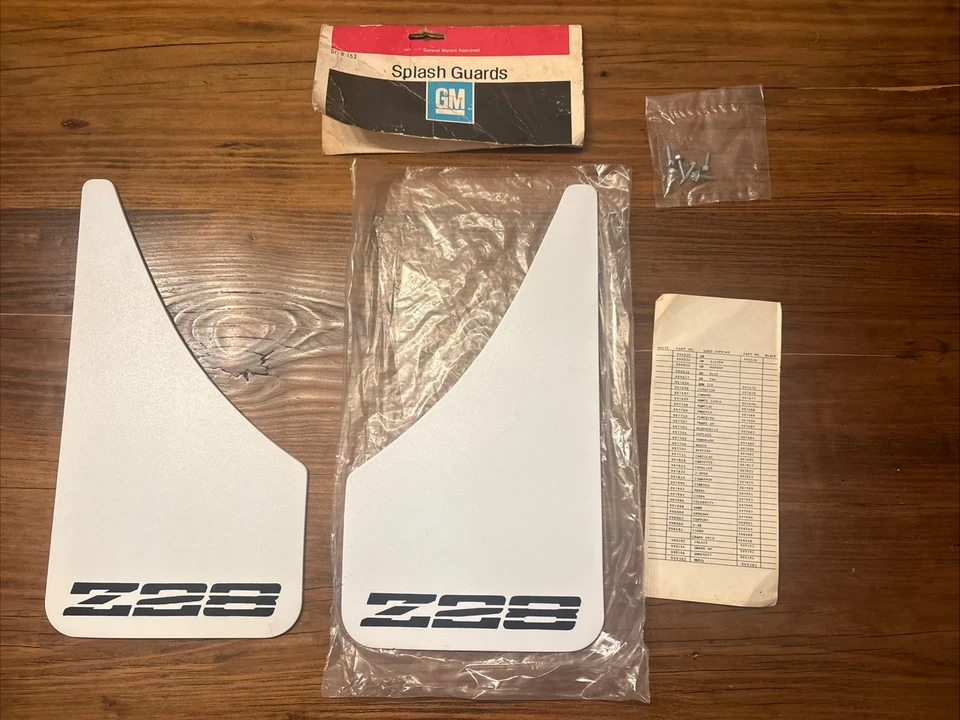 Protectores contra salpicaduras de guardabarros blancos para Chevy Camaro Z28 OEM GM #998566 IROC Z como nuevo 82-92 Foto 1 de 4
