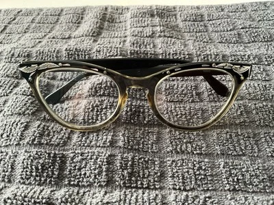 Sofisticadas gafas de ojo de gato vintage glamour el aspecto perfecto Foto 1 de 4