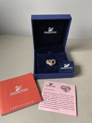 Prendedor SWAROVSKI Pin Esperanza Rosa con Caja y Papeles Rosa y Cristal Transparente Conciencia Corazón Foto 1 de 4