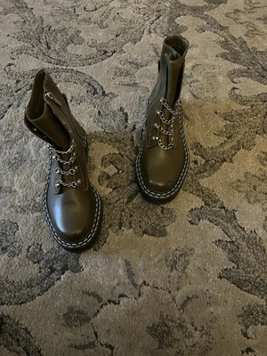 Bota de Combate Vince Camuto Para Mujer Verde Oliva Talla 6.5 Hecha por el Hombre Cuero Foto 1 de 4