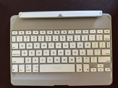 Funda ZAGG con teclado Bluetooth con bisagras retroiluminado para iPad Air - Blanca Foto 1 de 4