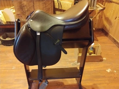 Sillín de salto de contacto cercano Amerigo Vega Foto 1 de 4