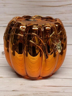 Castiçal Bath & Body Works Halloween laranja abóbora com caveira iluminada - Imagem 1 de 3