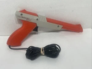 NINTENDO NES ZAPPER LIGHT GUN CONTROLLER ORANGE OFFICIAL OEM NES-005 - Picture 1 of 2