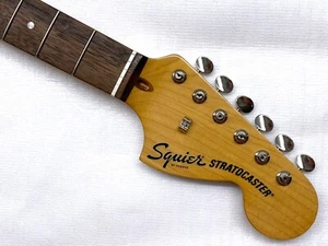 Genuino Fender Squier Strat Estilo Años 70 CABEZAL GRANDE TINTADO Cuello de Vibra Clásica - Imagen 1 de 19