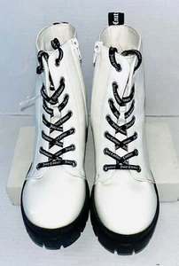 Botas blancas Juicy Couture talla 7 gruesas charol curativo JC-Carme WJ03485W nuevas con etiquetas - Imagen 1 de 11
