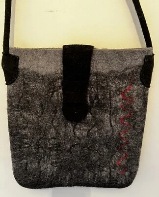"Bolso Mensajero TUMAR Kirguistán Gris Fieltro Lana 15"" Hombro Caída 13x11.5"" Usado en Excelente Condición" Foto 1 de 4