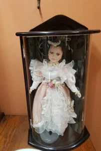 Molly de porcelana en estuche de madera nuevo estado de la colección Goldenvale - Imagen 1 de 24