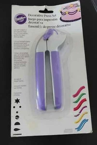 Set Pressa Pressione 6 Decorazioni Wilton con 6 trafile in metallo - Foto 1 di 2