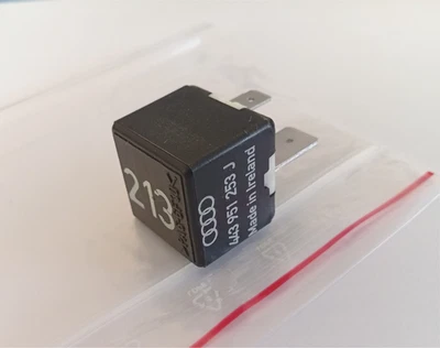NEW EOM,GENUINE VW AUDI  RELAY 443951253J ,899511000 ,NO.213 (OLD STOCK) - Image 1 of 4