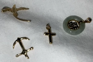 Colgantes de oro 14k para Lote de 4 Colgantes/Dijes 3,40g de oro, 1 Con Jade - Imagen 1 de 15