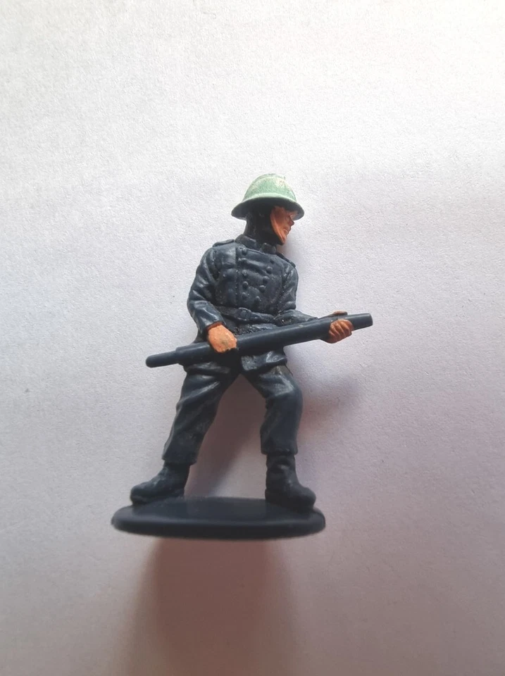 Matchbox Speed Kings K-64 Range Rover Fire Control figure - Image 1 of 1