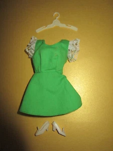 506) ALTES VINTAGE 70er-KLEID+ALTE SCHUHE+BÜGEL BARBIE PETRA UA.29cm MODEPUPPEN - Bild 1 von 8