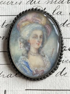 Broche XIX Royaliste portrait Marie-Antoinette Signée Jean Cavana - Picture 1 of 4