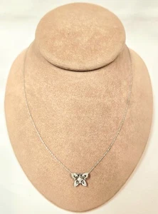 Collar de cadena colgante mariposa oro blanco 10k - 19" - 1,82 gramos - Imagen 1 de 15