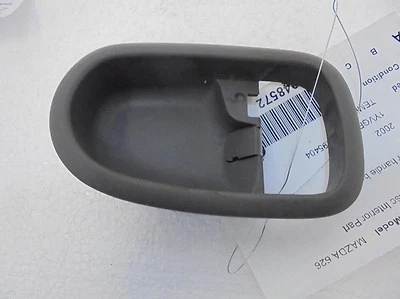 Carcasa interior bisel manija puerta izquierda mazda 626 gris GG2A-59-303-29 00 01 02  Foto 1 de 4