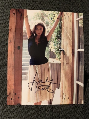 Jacqueline Bisset Signed 8 X 10 Photo Autographed Beautiful Young Actress Cover