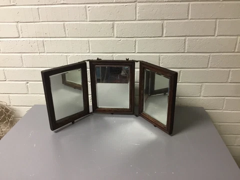 ANTIQUE VICTORIAN TRI FOLD DRESSER BEVELED MIRROR WOOD FRAME LEATHER DESIGN BACK Cover