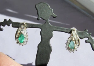 10K YELLOW Gold PEAR EMERALD & CHANNEL SET DIAMONDS Stud PIERCED Earrings - Picture 1 of 11