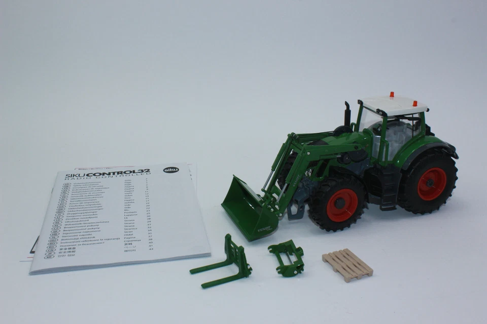 Siku 6793 Fendt 933 Vario with Front Loader and Bluetooth App Control 1:32 NEW - Image 1 of 4