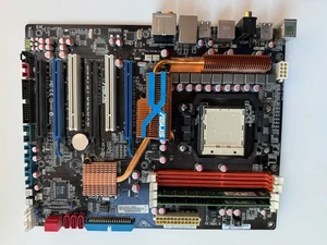 ASUS M4A79T DELUXE Mainboard inkl. Kingston Speicher 8GB und Blende - Bild 1 von 5
