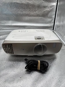 BenQ HT3050 Digitalprojektor mit Halterungen & Netzkabel Produktbündel - Bild 1 von 1