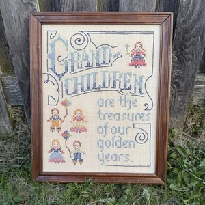 Vintage fertig gerahmter Enkelkinder Kreuzstich 16”x 12,5” - Bild 1 von 5