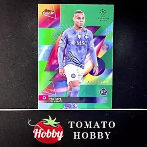 TOPPS FEINSTER UEFA 2023-24 NATAN RC/99 GRÜNER REFRAKTOR NEAPEL - Bild 1 von 2