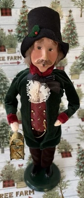 2007 BYERS' CHOICE Male Caroler with Lantern - Image 1 of 4