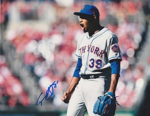 EDWIN DIAZ NEW YORK METS ACTION SIGNED 8x10 - Picture 1 of 1