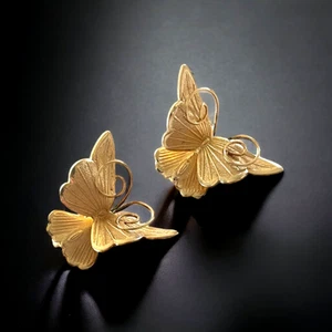 Pendientes Giovanni Vintage Mariposa Tono Dorado Tornillo Trasero - Imagen 1 de 4