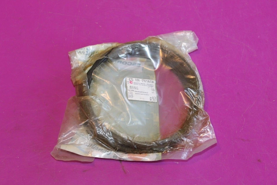 Diez (10) anillos de pistón Farmtrac. Parte C5NN7N160A. Foto 1 de 1