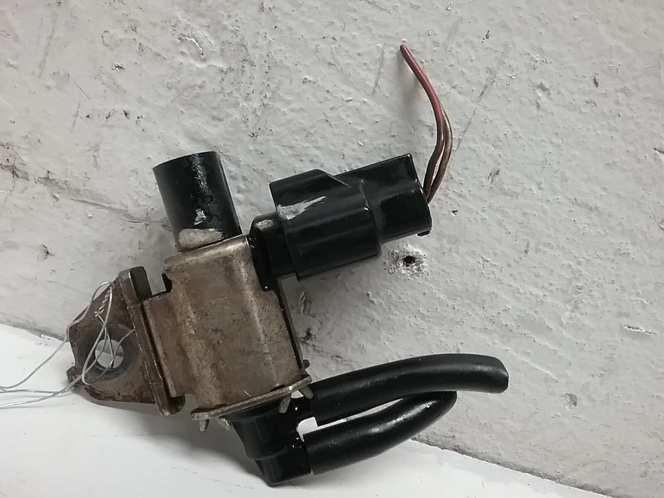 2004-2005 Nissan Quest S Vacuum Switch Solenoid Valve K5T46673 (3.5L V6 A/T 2WD) - Image 1 of 4