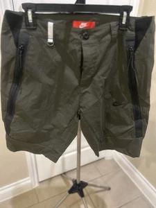 Herren Nike Tech Pack Shorts Nylon Olivgrün 34 - Bild 1 von 8