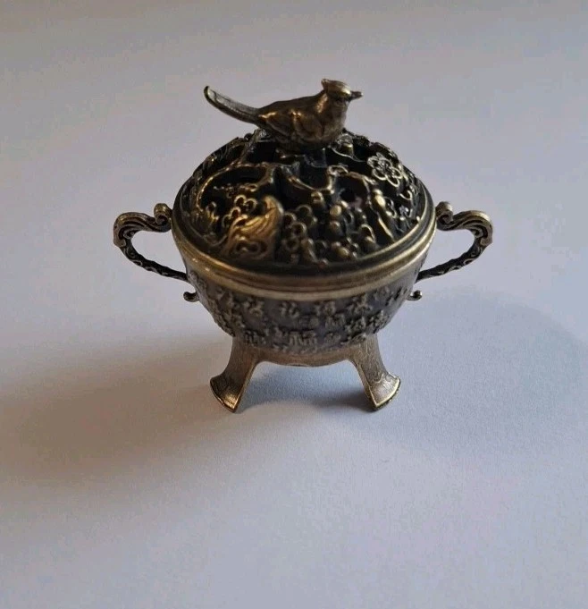 Kleines Messing-Döschen mit Vogel am Deckel - Bild 1 von 1