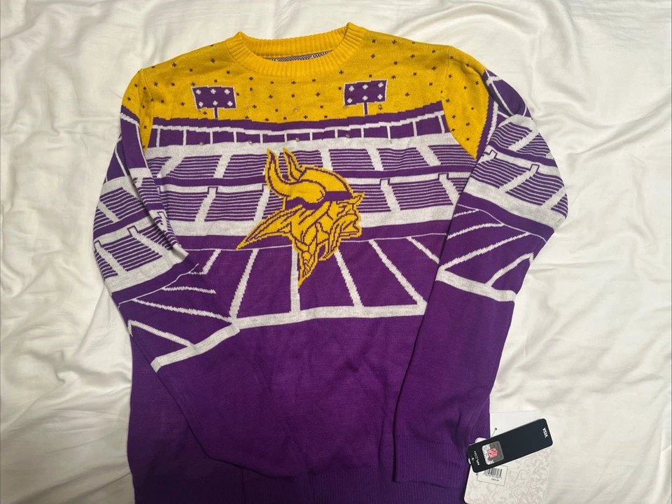 NFL Minnesota Vikings Suéter Mediano Feo Navidad Iluminar LED Intermitentes Foto 1 de 1