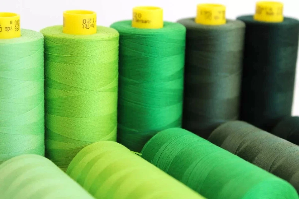Gutermann Mara 120 Thread Set – Green Mix – 10 Spools 1000m Polyester Sewing Thr - Image 1 of 4