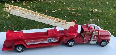VINTAGE NYLINT FIRE TRUCK 32” LENGTH PREESED STEEL TOY - Image 1 of 4