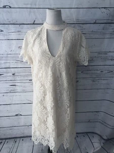NWT En Creme Womens Lace Dress Sz M Cream Short Sleeve Keyhole Sheath Scalloped - Picture 1 of 7