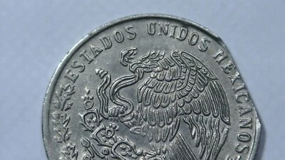 1976 MEXICO MEXICAN 20 CENTAVOS CLIPPED PLANCHET ERROR COIN - Image 1 of 4