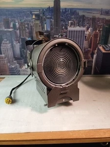 TV studio Altman 1K 8"Fresnel 75Q Quartz Stage Light Lamp with plug All Original - Picture 1 of 9