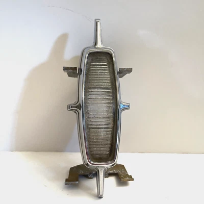 Ford Country Squire Ranch Wagon 1967 fabricante de equipos originales lente de luz inversa de respaldo y bisel usado en excelente estado Foto 1 de 4