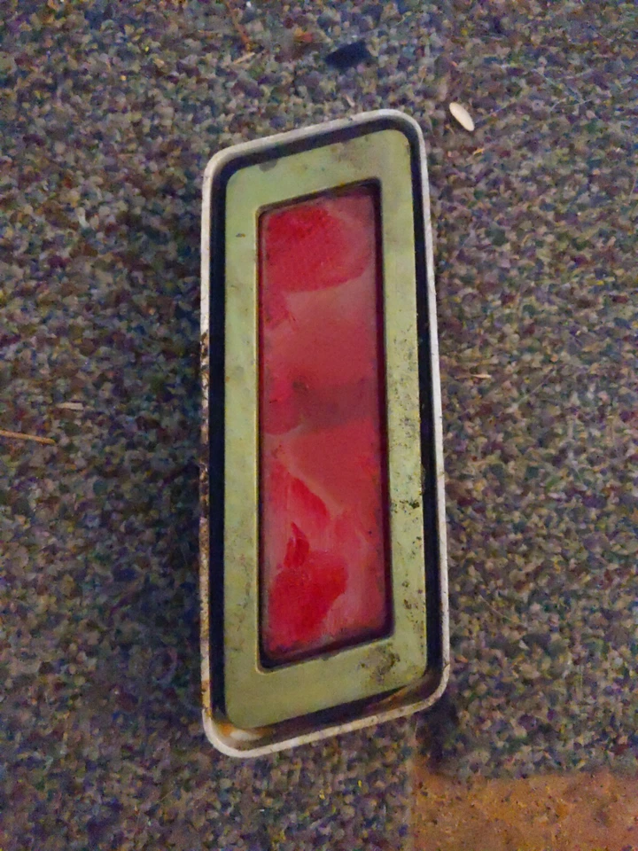 Oldsmobile Toronado 1971 tracción delantera cuarto trasero izquierdo luz de señalización lateral Foto 1 de 2