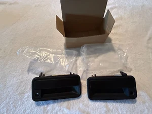 1996-1999 GMC Suburban Tahoe Yukon Black Exterior Door Handle Left & Right - Picture 1 of 7