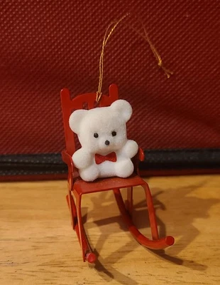 Mecedora roja AVON COLECCIONABLE BEAR METAL blanca flocada adorno de Navidad Foto 1 de 4