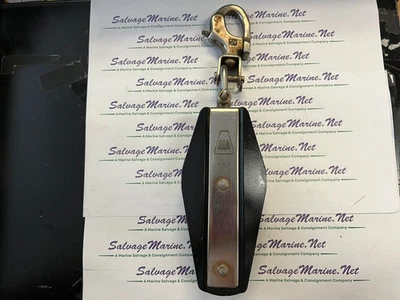 Lewmar 2-11/16 英寸(69 毫米)铝制小提琴块带重型旋转扣 — 第 1/4 张图片