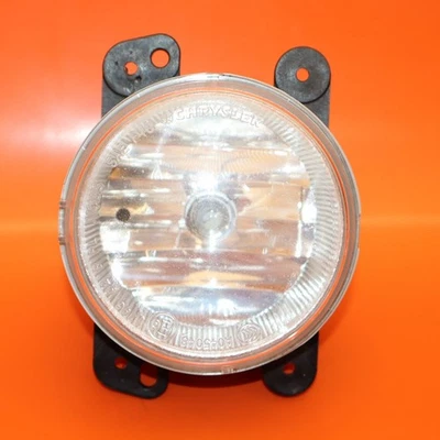 JEEP CHEROKEE FOG LIGHT RIGHT PASSENGER 2014 2015 2016 2017 2018 OEM - Imagem 1 de 4