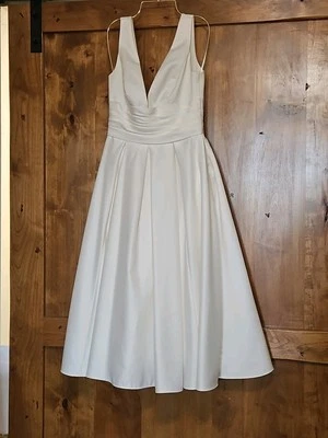 DB Studio Formal/ Wedding Sleeveless Ivory Tea Length A-Line Dress  Size 4 - Image 1 of 4